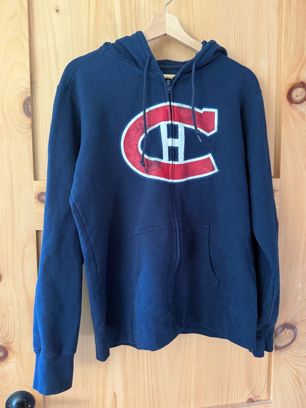 Habs forever! X-large full-zip hoodie in excellent condition. Non-smoking home.